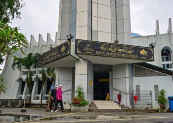 HUKUMAN sebat terhadap Mohd. Affendi Awang yang melakukan kesalahan khalwat berulang dilaksanakan di Masjid Al-Muktafi Billah Shah, Ladang, Kuala Terengganu pada 27 Disember ini. - UTUSAN/PUQTRA HAIRRY ROSLI