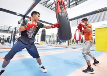 MUHAMMAD Abdul Qaiyum Ariffin, (kiri) antara petinju negara yang akan berkampung di Thailand untuk menjalani latihan sebelum Sukan SEA 2025.