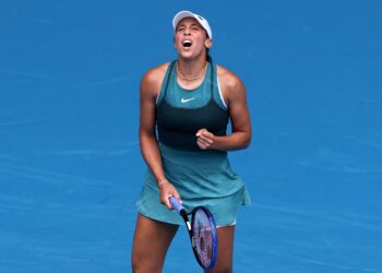 MADISON Keys meraikan selepas meraih mata menentang pemain Kazakhstan, Elena Rybakina semasa perlawanan perseorangan wanita pada kejohanan tenis Terbuka Australia, hari ini. - AFP