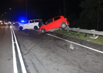 KEADAAN kenderaan terbabit kemalangan di Jalan Seremban - Kuala Pilah di Bukit Putus dekat Seremban, petang semalam. - GAMBAR/IHSAN POLIS