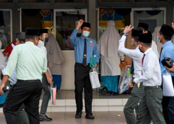 Pendidikan di sekolah menengah agama (SMA) tidak hanya menumpukan kepada kecemerlangan akademik semata-mata, tetapi juga memberi penekanan kepada pembangunan sahsiah pelajar melalui nilai-nilai Islam.