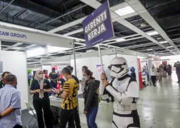 MAJIKAN mencari individu yang bukan sahaja cemerlang secara akademik, tetapi juga mampu memimpin, beradaptasi dan berkomunikasi secara profesional.