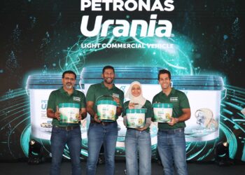 (DARI kiri) Zameer Zahur Hussain, Ketua Pemasaran (Asia), Petronas Lubricants International, Bruno Reis Bechtlufft; Pengurus Kanan, Komunikasi Strategik Kumpulan, Petronas Lubricants International, Mufidah Mahmud dan Pengurus Kanan, Operasi Serantau (APAC), Petronas Lubricants International, Nantha Kumar Munusamy ketika Majlis Pelancaran Minyak Enjin LCV PETRONAS Urania di Semenyih, Selangor, semalam.