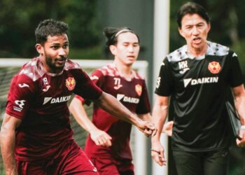 KINOSHI ketika mengendalikan sesi latihan Selangor FC menjelang separuh akhir kedua Piala Cabaran menentang Peneng FC, Ahad ini.- IHSAN SELANGOR FC