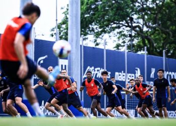 PEMAIN Johor Darul Ta’zim (JDT) menjalani latihan akhir menjelang pertembungan dengan Terengganu FC dalam aksi separuh akhir pertama Piala Malaysia di Stadium Sultan Mizan Zainal Abidin, malam ini.- IHSAN JOHOR SOUTHERN TIGERS