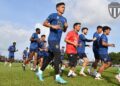 PEMAIN Terengganu menjalani latihan untuk berdepan JDT di separuh akhir kedua Piala Malaysia di Stadium Sultan Ibrahim, petang ini.-IHSAN TERENGGANU FC