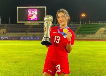 SHAFIRA ketika menjuarai Pilala AFF 2024 bersama skuad Indonesia.