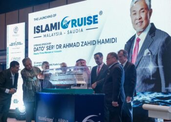 AHMAD Zahid Hamidi melancarkan Malaysia-Saudia: Pencapaian Bersejarah Terbaharu Islamicruise di salah sebuah hotel di ibukota hari ini. UTUSAN/M.FIRDAUS M.JOHARI