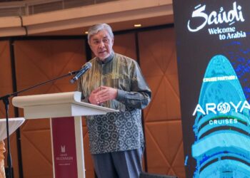 AHMAD Zahid Hamidi melancarkan Malaysia-Saudia: Pencapaian Bersejarah Terbaharu Islamicruise di Kuala Lumpur.-UTUSAN/M.FIRDAUS M.JOHARI