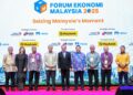 Anwar Ibrahim bersama Datuk Seri Dr. Ahmad Zahid Hamidi; Menteri Ekonomi, Rafizi Ramli dan Shamsul Azri Abu Bakar (tiga dari kiri) pada Majlis Peluncuran Forum Ekonomi Malaysia 2025 di Pusat Konvensyen Kuala Lumpur, semalam. – UTUSAN/MUHAMAD IQBAL ROSLI