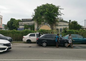 KEADAAN bangunan balai polis zaman British yang terbiar di Teluk Intan,Perak – UTUSAN/AIN SAFRE BIDIN