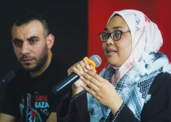 Nurul Ain Haron dan suami, Mohamed A.M. Shaat teruja mahu kembali semula ke Gaza, Palestin selepas pengumuman gencatan senjata Hamas dan Israel. – MINGGUAN/SHIDDIEQIIN ZON