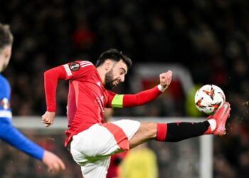 Bruno Fernandes menjaringkan gol kemenangan Manchester United menentang Rangers dalam saingan Liga Europa di Old Trafford hari ini. - AFP