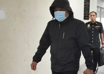 MOHAMAD Afizal Mohd Akhirudin didakwa d  Mahkamah Sesyen Butterworth, Pulau Pinang hari ini atas pertuduhan memperdaya lima individu berhubung isu tuntutan Perkeso, tujuh tahun lalu.-UTUSAN/IQBAL HAMDAN