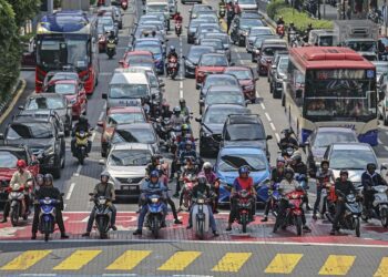 Jalan raya menjadi saksi kepada macam-macam perangai. Tetapi pastikan perangai itu tidak membawa padah kepada orang lain. –mingguan/AMIR KHALID