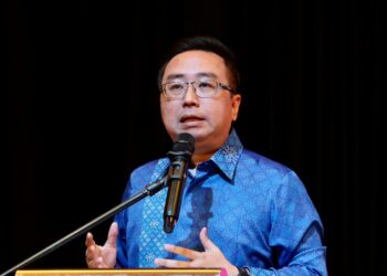 CHANG Lih Kang berucap pada Majlis Amanat Tahun Baharu 2025, di sini hari ini. - UTUSAN/AMIR KHALID