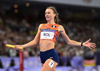 FEMKE Bol meraikan selepas mengungguli acara 4x400 meter lari berganti-ganti pada Sukan Olimpik Paris 2024 di Stade De France, Ogos lalu. - AFP