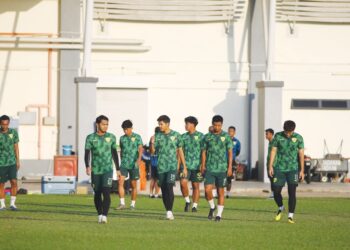 SKUAD Kedah Darul Aman FC berlatih dalam suasana tidak ceria selepas ramai pemain memilih untuk tidak menyertai sesi latihan kerana belum menerima bayaran gaji.- UTUSAN /SHAHIR NOORDIN