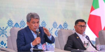 MOHAMAD Hasan ketika sidang akhbar selepas mempengerusikan Pemukiman Menteri-Menteri Luar ASEAN di Pusat Konvensyen Antarabangsa Langkawi (LICC) di Langkawi. - UTUSAN/SHAHIR NOORDIN