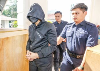 MOHD. Nazri Abdul Razak semasa perbicaraan kes bunuh dihadapinya di Mahkamah Tinggi Ipoh semalam. – UTUSAN/MUHAMAD NAZREEN SYAH MUSTHAFA