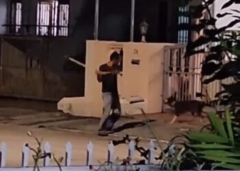 MEKANIK yang memukul anjing peliharaannya dalam kejadian di Bercham, Ipoh. - UTUSAN