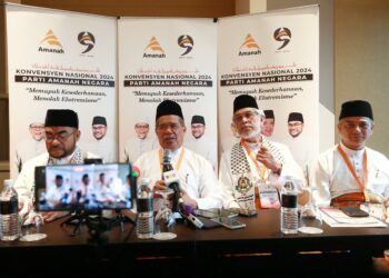 Sidang media Presiden Parti Amanah Negara (Amanah) merangkap Menteri Pertanian dan Keterjaminan Makanan, Datuk Seri Mohamad Sabu beramah mesra bersama perwakilan yang hadir pada Konvensyen Nasional Amanah hari di Hotel Ksl Esplanade, Klang. UTUSAN/AFIQ RAZALI