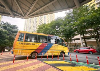 Kementerian Pengangkutan tidak ada kuasa dalam mengawal kenaikan harga tambang bas sekolah. - GAMBAR HIASAN