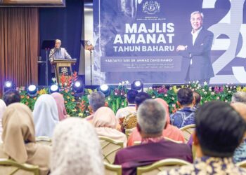 Ahmad Zahid Hamidi pada Majlis Amanat Tahun Baharu Kementerian Kemajuan Desa dan Wilayah di Putrajaya, semalam. 
– utusan/FAISOL MUSTAFA