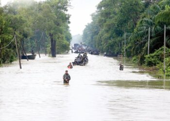 LALUAN di Kalbox 5 di Pasir Mas-Rantau Panjang, Kelantan yang sering ditenggelami banjir. – UTUSAN/KAMARUL BISMI KAMARUMZAN