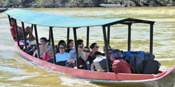 KEISTIMEWAAN ketara perahu tembeling adalah daripada segi ketahanan iaitu ia tidak mudah terbalik dan memiliki keseimbangan di permukaan air.