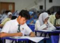 Calon Sijil Peperiksaan Malaysia (SPM) menduduki peperiksaan. - GAMBAR HIASAN