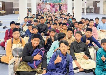 SERAMAI 72 murid Tahun 6 daripada Sekolah Kebangsaan Sendayan, Siliau, Negeri Sembilan diraikan dalam Majlis Khatam Al-Quran anjuran bersama sekolah terbabit dengan Masjid Kariah Sendayan baru-baru ini.