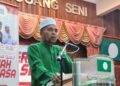 WAN Rohimi Wan Daud ketika berucap pada program Ceramah Isu Semasa Pas Kawasan Kota Bharu di Gelanggang Seni, Kota Bharu, Kelantan malam ini. - UTUSAN/MUSTAQIM MOHAMED