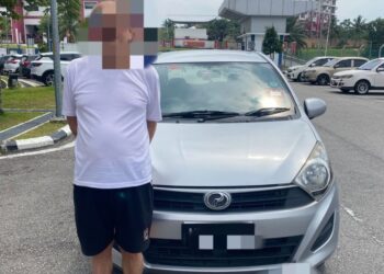 SEORANG warga emas ditahan selepas dipercayai memandu secara melawan arus di Lekas, Nilai, Seremban pagi tadi.