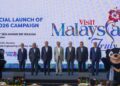 ANWAR Ibrahim bergambar bersama pada Majlis Pelancaran VM2026 di Kompleks Kejuruteraan Malaysia Airlines Berhad (MAB) di Sepang. - UTUSAN/FAISOL MUSTAFA