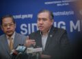 ANTHONY Loke pada sidang akhbar di Kementerian Pengangkutan Putrajaya. - UTUSAN/FAIZ ALIF ZUBIR