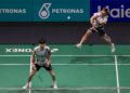 AKSI pasangan beregu campuran negara, Chen Tang Jie-Toh Ee Wei ketika menentang pasangan Taiwan, Wu Hsuan Yi-Yang Chu Yun pada Kejohanan Badminton Terbuka Malaysia 2025, di Axiata Arena, hari ini. UTUSAN/SHIDDIEQIIN ZON