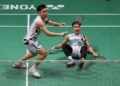 AKSI pasangan beregu lelaki negara, Arif Junaidi-Yap Roy King ketika menentang pasangan Korea Selatan, Kim Won Ho-Seo Seung Jae pada Kejohanan Badminton Terbuka Malaysia 2025, di Axiata Arena, hari ini. - UTUSAN/SHIDDIEQIIN ZON