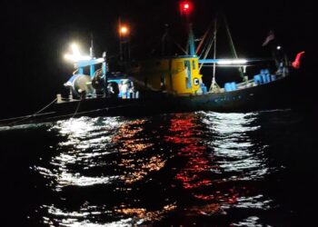 SEBUAH vesel nelayan tempatan (VNT) kelas C ditahan kerana menangkap ikan di kawasan larangan iaitu di sekitar perairan Gertak Sanggul, Pulau Pinang, semalam.