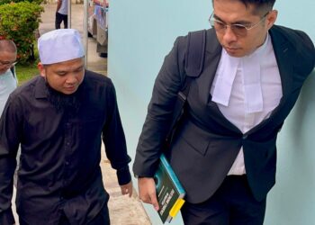 EBIT Lew (kiri) bersama peguam Mohd. Syarulnizam Salleh Keruak semasa tiba di Mahkamah Majistret Tenom, hari ini