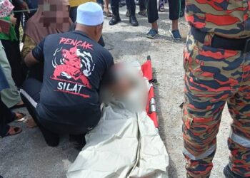 MAYAT mangsa yang selepas ditemukan lemas di Jalan Beris Lalang, Kampung Mujur, Bachok, Kelantan hari ini-IHSAN BOMBA.