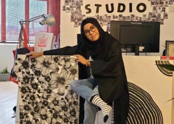 Minat melukis mendorong Nor Fatisha Saari membuka studio lukis di Ipoh, Perak.