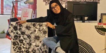 Minat melukis mendorong Nor Fatisha Saari membuka studio lukis di Ipoh, Perak.