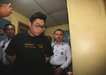 CHRISTOPHER Lim Ka Hen ketika hadir di Mahkamah Majistret, Johor Bahru. UTUSAN/RAJA JAAFAR ALI