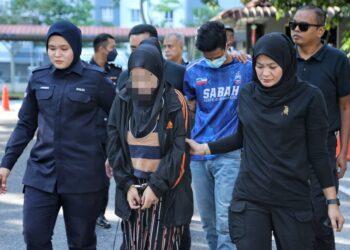 SEPASANG kekasih dibawa ke Mahkamah Majistret Seremban hari ini bagi didakwa atas pertuduhan membunuh seorang bayi perempuan di Telok Kemang, Port Dickson pada 21 Januari lalu.-UTUSAN/MOHD. SHAHJEHAN MAAMIN.