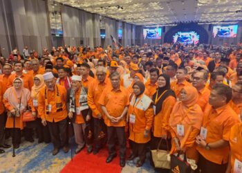 MOHAMAD Sabu bersama barisan kepimpinan parti dan ahli pada Konvensyen Nasional Amanah 2024 di Bandar Bestari, Klang, Selangor, hari ini. -FOTO/ ISKANDAR SHAH MOHAMED