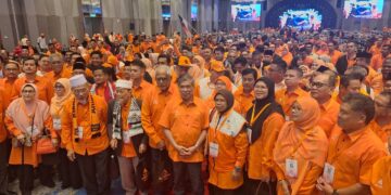 MOHAMAD Sabu bersama barisan kepimpinan parti dan ahli pada Konvensyen Nasional Amanah 2024 di Bandar Bestari, Klang, Selangor, hari ini. -FOTO/ ISKANDAR SHAH MOHAMED