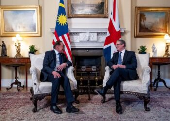 ANWAR Ibrahim dan  Keir Starmer. - GAMBAR FB PM