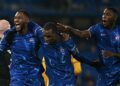 (Dari kiri) Tosin Adarabioyo, Nicolas Jackson dan Moises Caicedo meraikan gol pertama Chelsea menentang Wolves dalam saingan Liga Perdana Inggeris di Stamford Bridge, London. - AFP