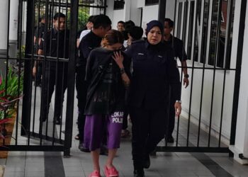 KESEMUA tertuduh dibawa ke Mahkamah Majistret Kota Tinggi. Johor atas pertuduhan melakukan jobscam yang mensasarkan warganegara United Kingdom hari ini.